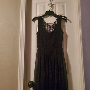 Latiste black dress